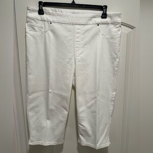Chico’s white pullon soft lightweight denim crop pants